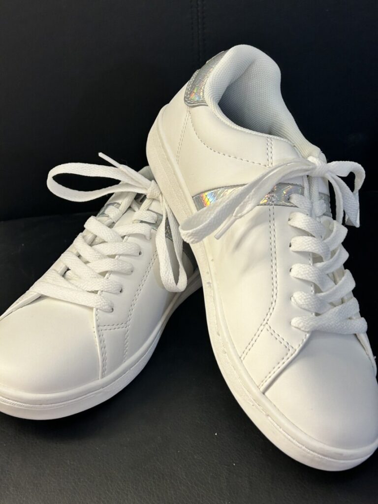 lifestylegebiet-50plus-weisse-sneakers-sind-ein-must-have-1.