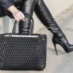 Schwarze Designer-Handtasche als Investment fürs Leben?