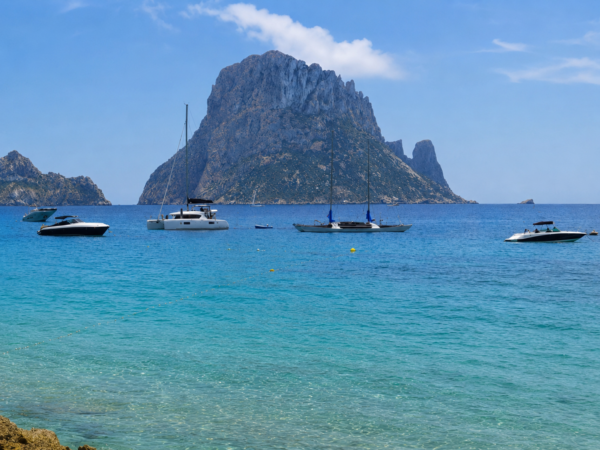 Ibiza ab 50 - Blick auf Es Vedrá dem Wahrzeichen Ibizas